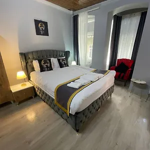  Aparthotel Nefti Red